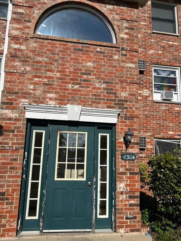 Primary Photo - 4304 W Shamrock Ln