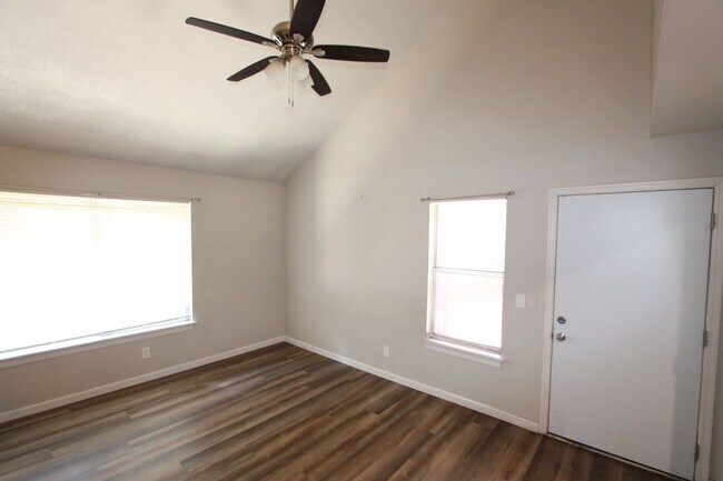 Foto del edificio - 1200 S Riordan Ranch St