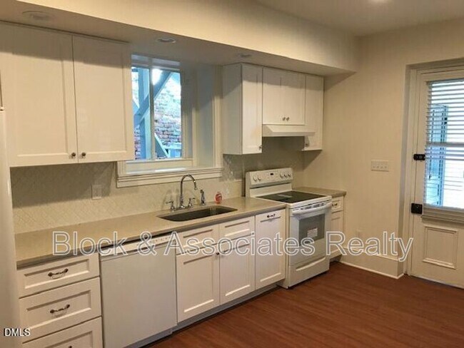 Foto del edificio - 309 E Lane St