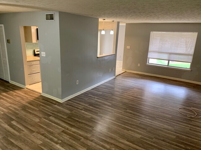Open Living Area - 8009 Mandan Rd