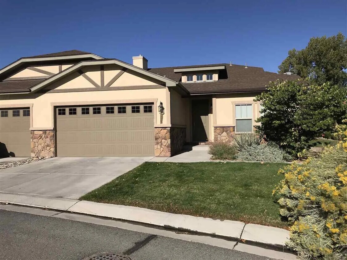 Foto principal - 331 Cliff View Dr