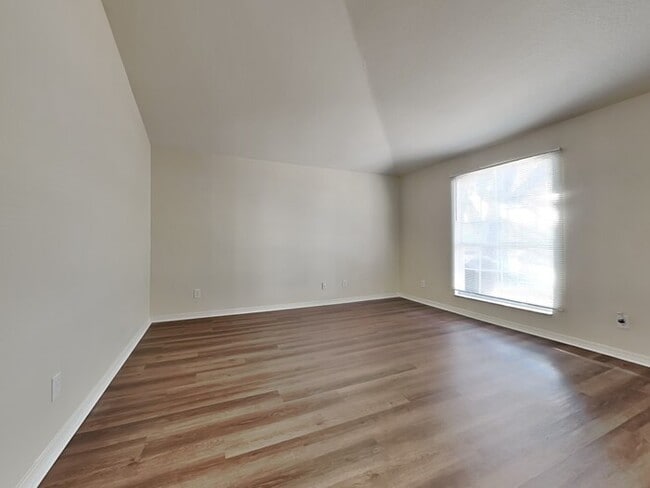 Building Photo - Great 3/2 Home! Apply Now!