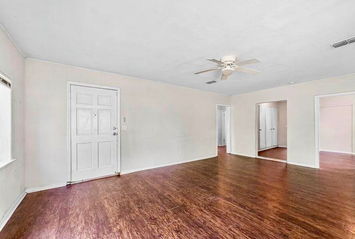 Primary Photo - 210 E 65th St