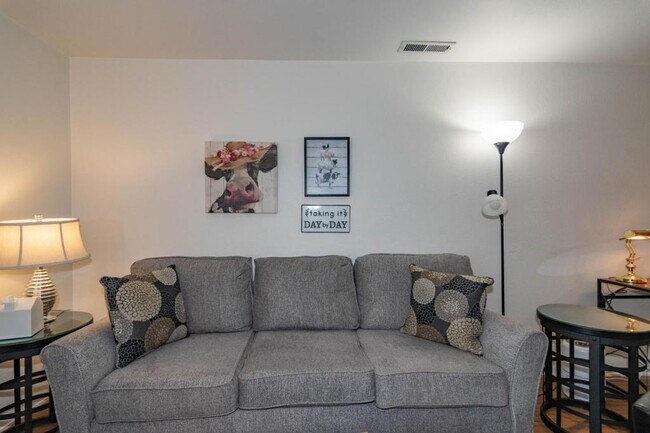 Foto del edificio - 565 Primrose Dr