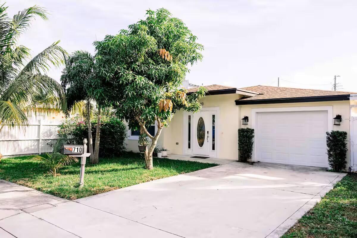 Foto principal - 710 Dobbins St