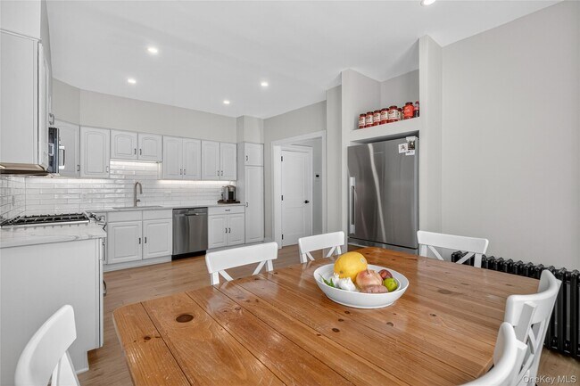 Foto del edificio - 44 Madeleine Ave