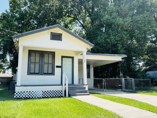 Building Photo - 1136 N 28th St
