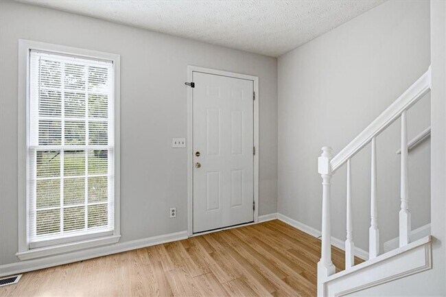 Building Photo - 1337 Sweet Pine Dr