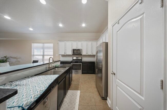 Foto del edificio - 6130 Flagg Ranch Dr