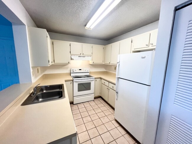 Photo - 350 Palm Cir W Townhome