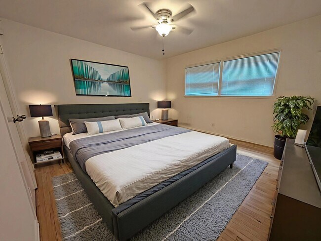 Foto del edificio - 1532 S Bundy Dr