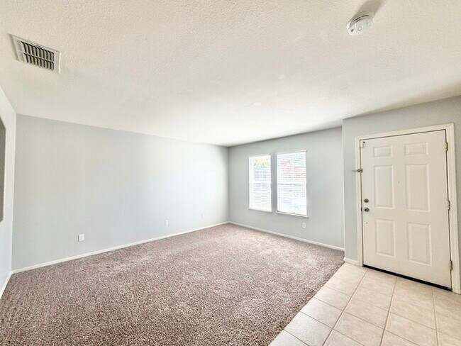 Foto del edificio - Bright and inviting 3-bedroom, 2-bathroom home!