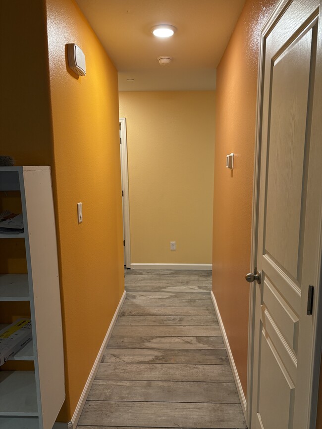 Pasillo - 319 Las Palmas St