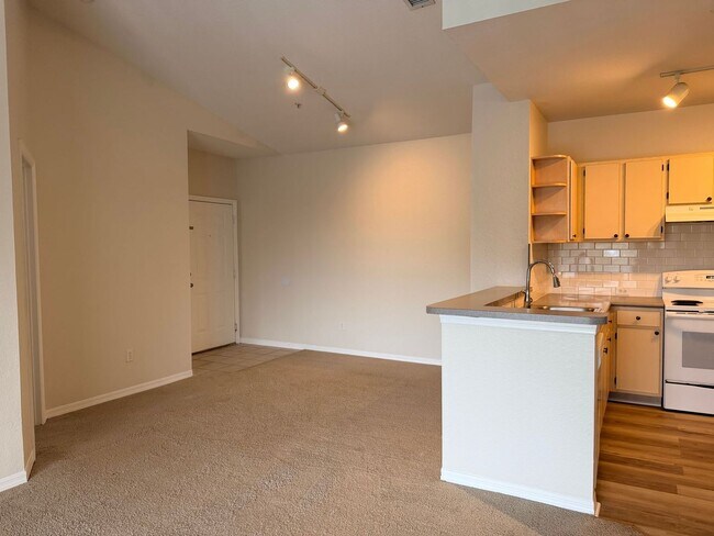 Building Photo - Three Bedroom Condo at Maitland Crossing in Orlando