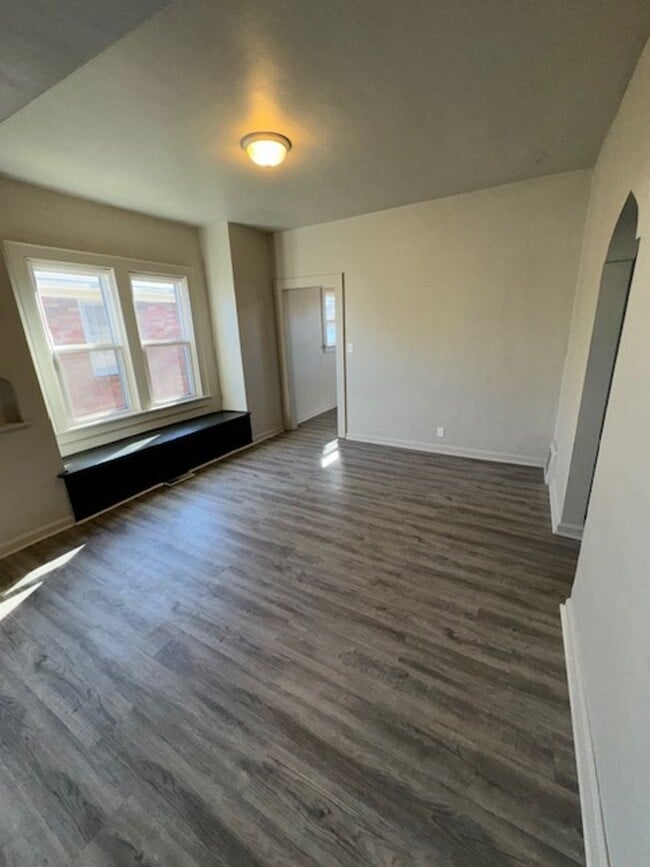 Building Photo - 14 W Tennessee St