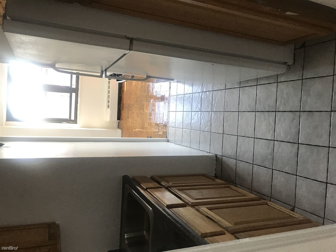 Building Photo - 1 br, 1 bath  - 8346 118th St 12