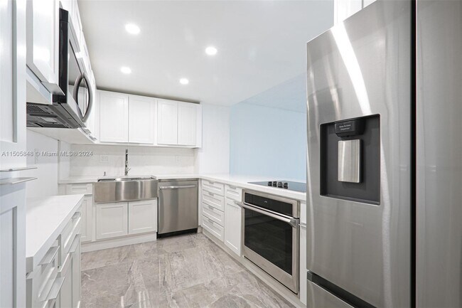Foto del edificio - 6801 Indian Creek Dr