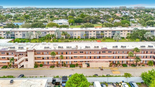 Foto del edificio - 4500 N Federal Hwy