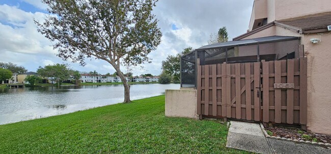 Foto del edificio - 1061 NW 122nd Ter