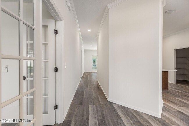 Foto del edificio - 737 Hazelmoor Ln