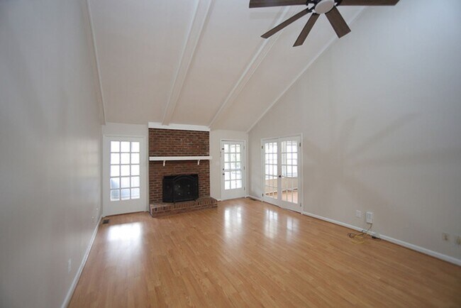 Foto del edificio - Renovated One Level Home in Fantastic North Raleigh Location!