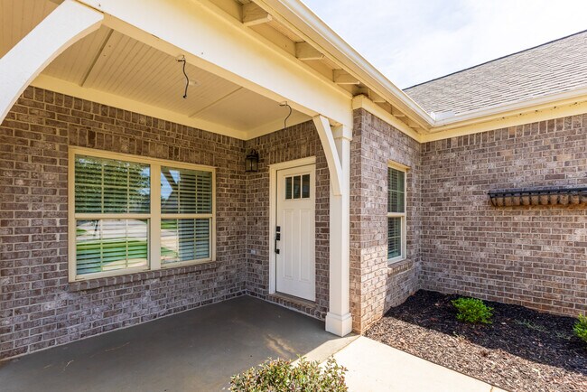 Building Photo - 130 Walking Trail Way