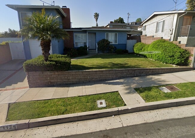 Building Photo - 1125 W Crestwood Ave