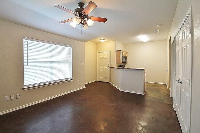 Building Photo - 100 Sunburst Ct