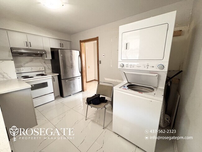 Building Photo - Spacious 3+Den Main Level Apartment with Parking – Flat Utilities – Barrie
