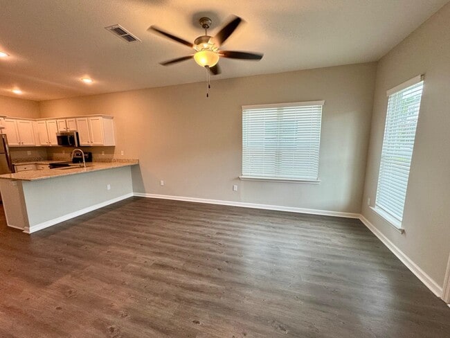 Building Photo - 2280 Del Carmel Way
