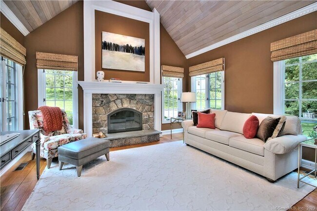 Foto del edificio - 30 Soundview Farm Rd