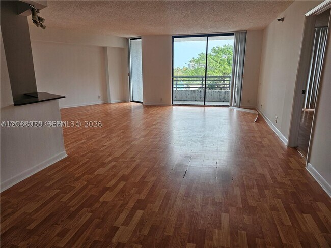 Foto del edificio - 3300 NE 191st St