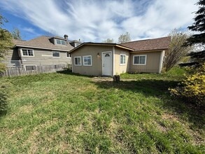 Building Photo - 1337 Hyder St