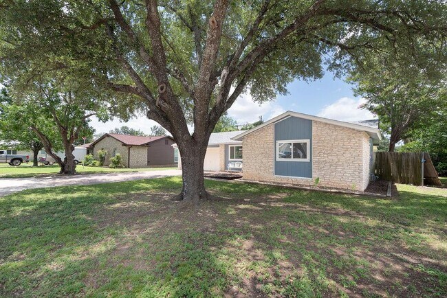 Building Photo - 1515 Glenmeadows Dr