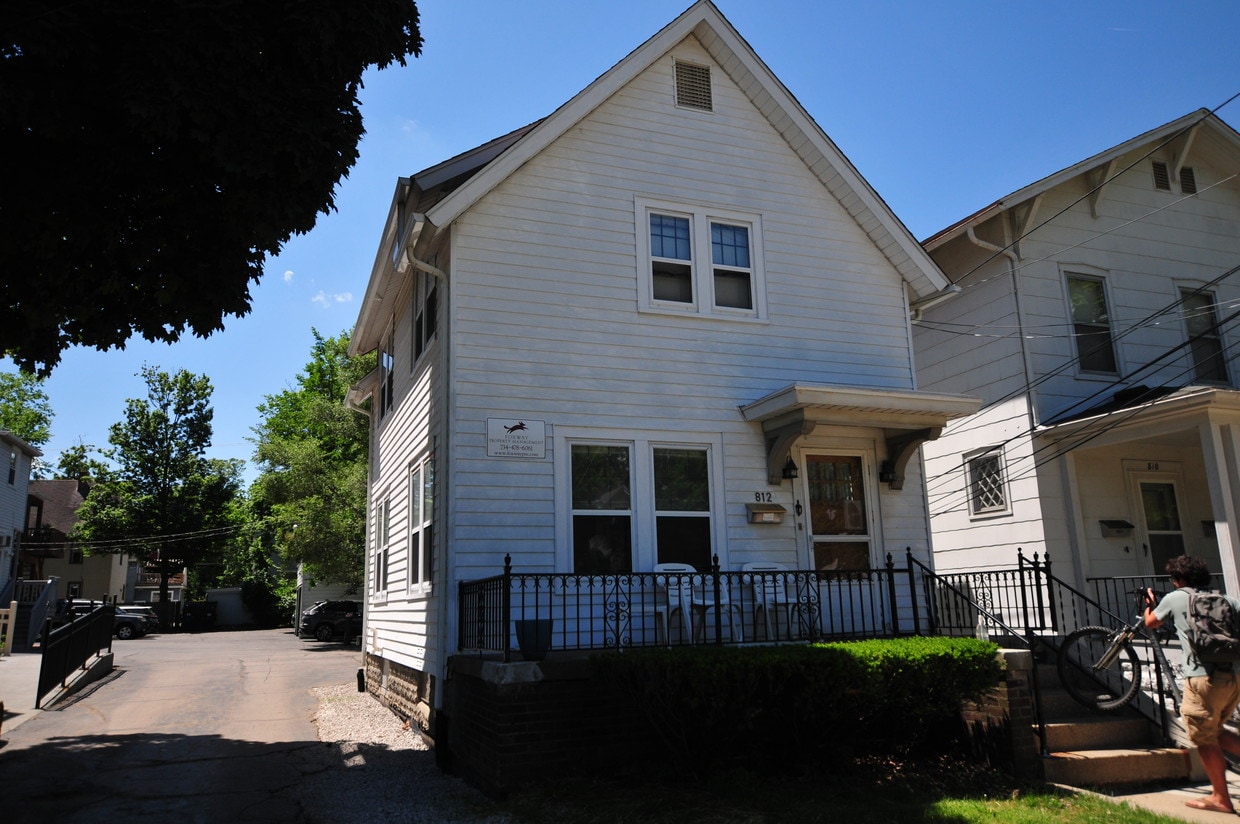Building Photo - 812 Lawrence St