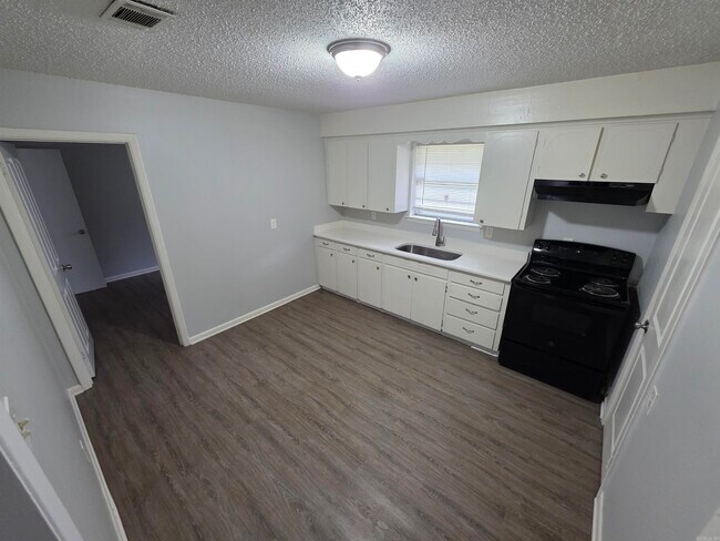 Foto del edificio - 8709 Duncan Dr