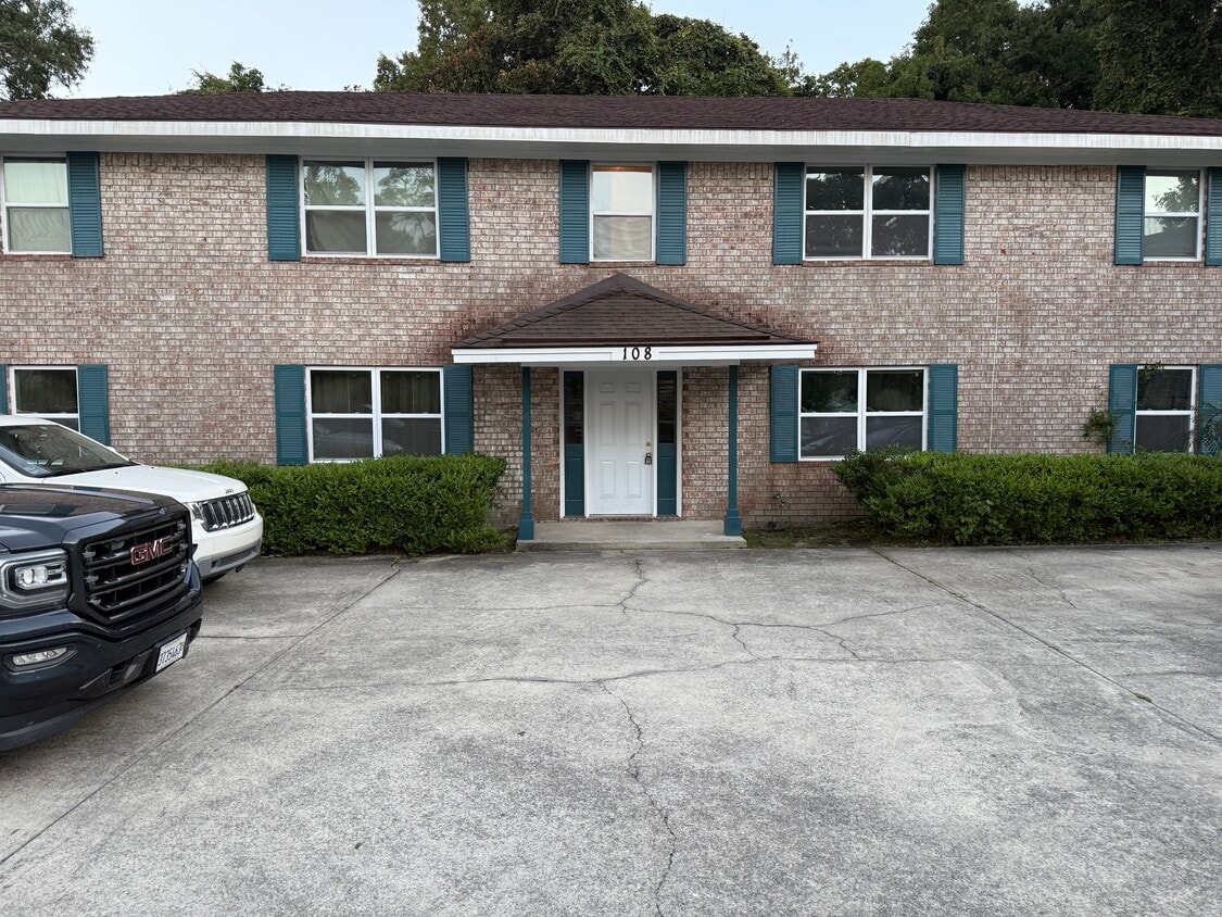 Foto principal - 108 Woodhouse Ln