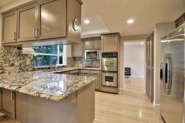 Kitchen View - 3079 Welwyn Pl