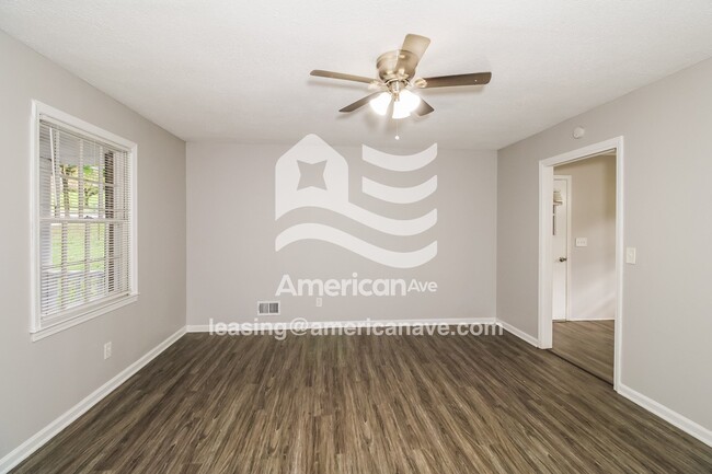 Foto del edificio - 194 Waterford Dr