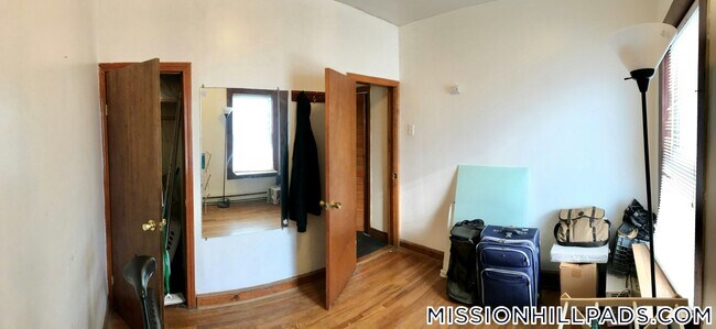 Building Photo - 121 George St