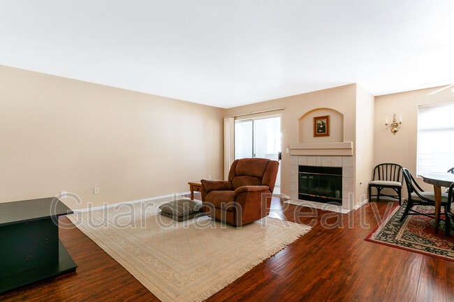 Foto del edificio - 4504 W Lake Mead Blvd