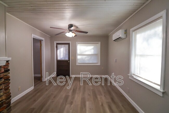 Foto del edificio - 9759 Cove Ave