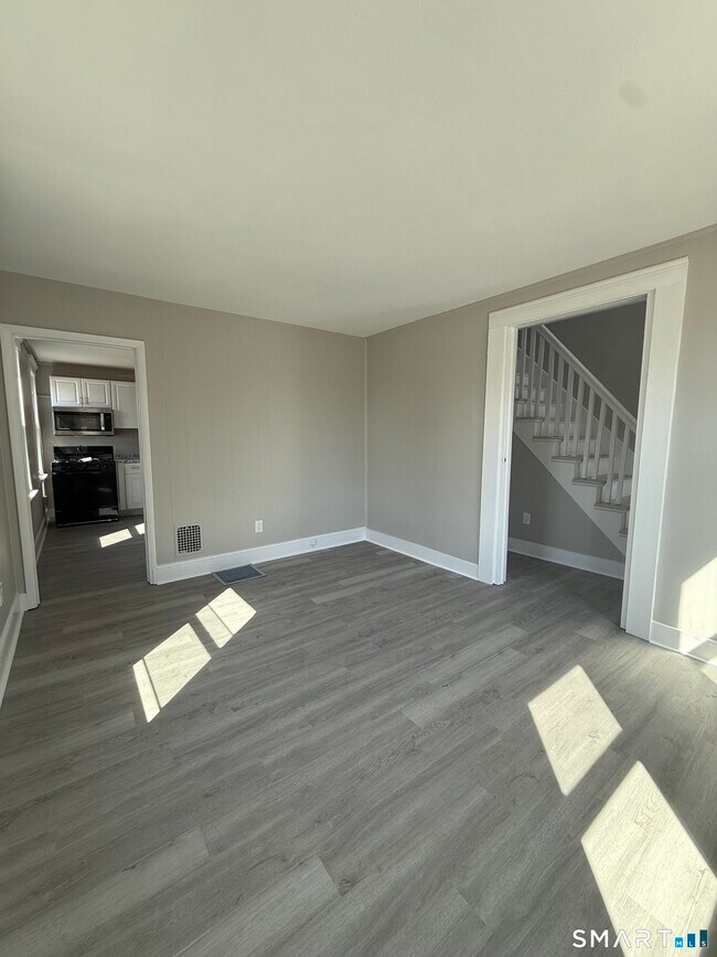 Foto del edificio - 420 Short Beach Rd