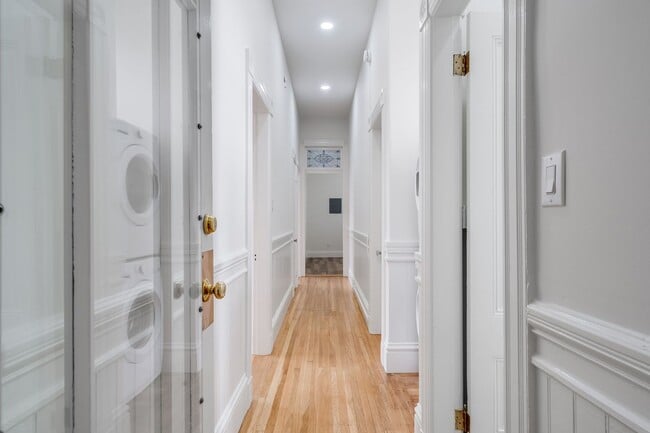 Photo - Remodeled pet friendly, top floor 2BR with in-unit laundry Apartment