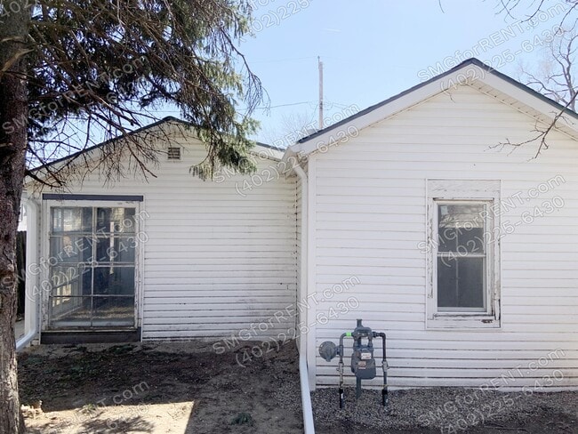 Building Photo - 2205 1/2 5th Ave