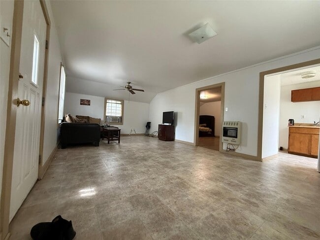 Building Photo - 231 E Live Oak St