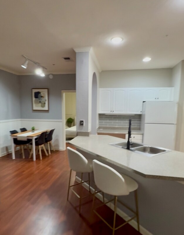 Foto del edificio - 860 N Orange Ave