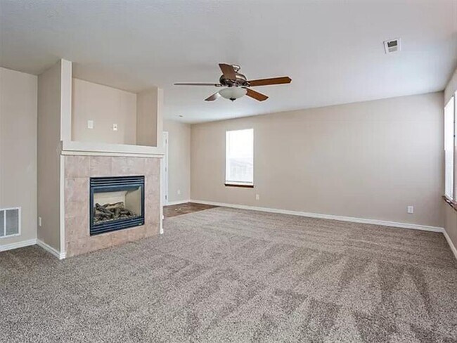 Building Photo - NICE HOME F25