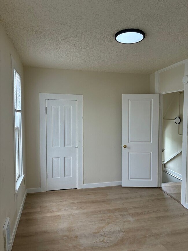 Foto del edificio - 2 Bedroom, 1 Bedroom Home for Rent