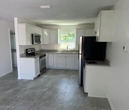 Building Photo - 8042 Cleaves Rd